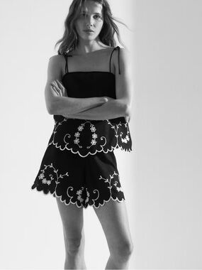 H&M Black Embroidered Scallop Hem Women’s Shorts size M